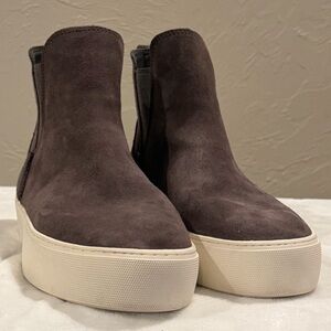 UGG Highland Suede Sneaker Boots • Women’s 8 • Charcoal | Slip-On Ankle Boot